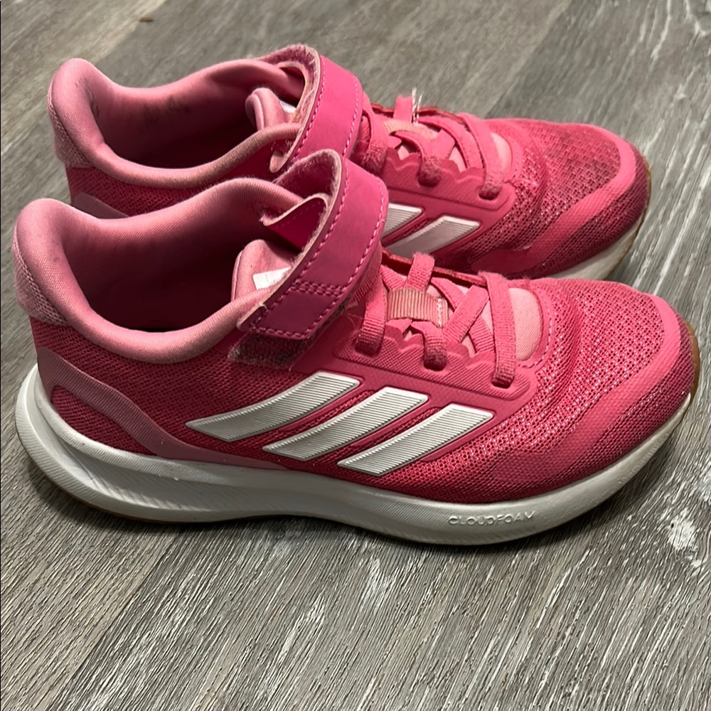 Girls Adidas cloud foam tennis shoes